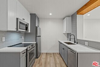 Building Photo - 6350 Willoughby Ave