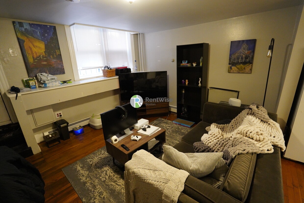 Photo - SEPT 2026-Awesome Beacon Hill 1 bed, H/HW inc, Student OK, No Fee!