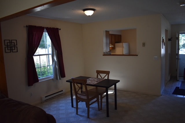 Dining area - 745 Merrow Rd