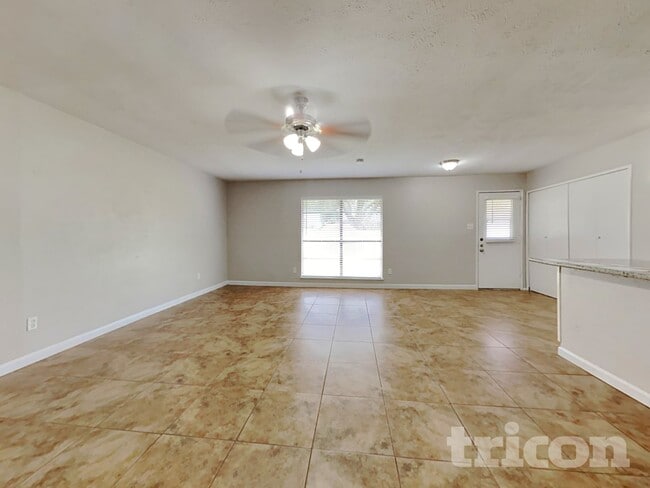 Foto del edificio - 5030 Ridgecreek Dr