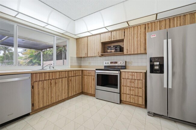 Foto del edificio - 920 NW 92nd Ave