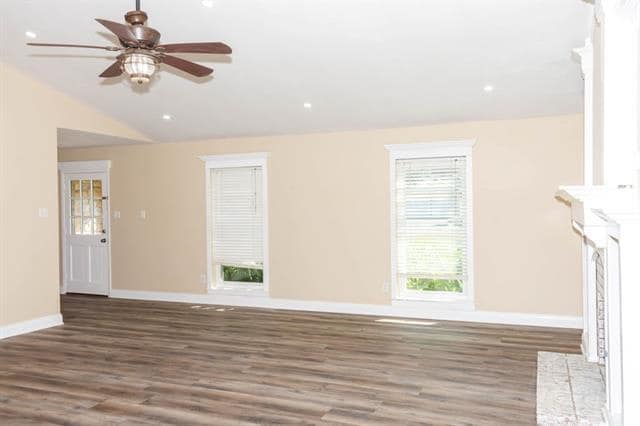 Foto del edificio - 5419 Luttrell Ct
