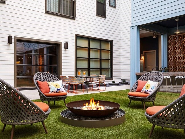 Building Photo - Sentral East Austin