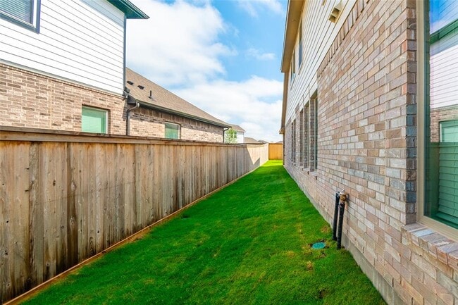 Building Photo - 12502 Llano Estacado Dr