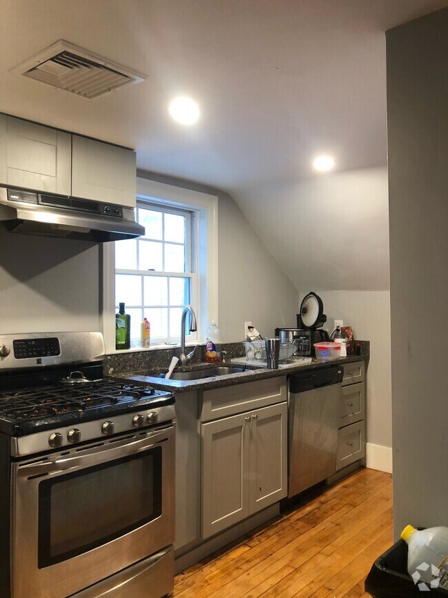 Apartments under 1,000 in Waltham, MA 3 Rentals