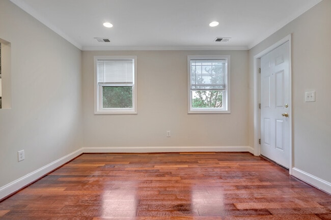 Building Photo - 3870 9th St SE