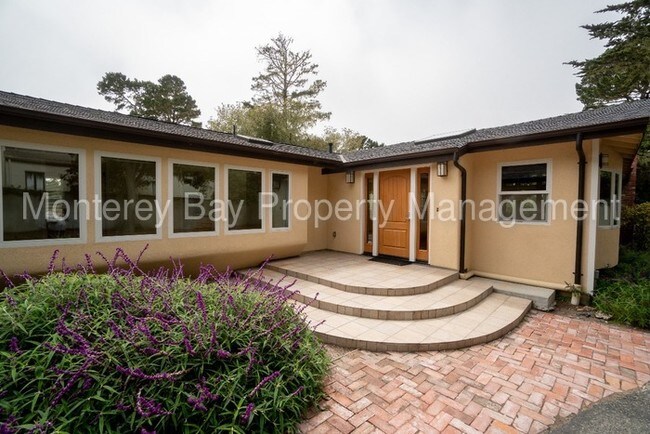 Building Photo - Pebble Beach Beauty!