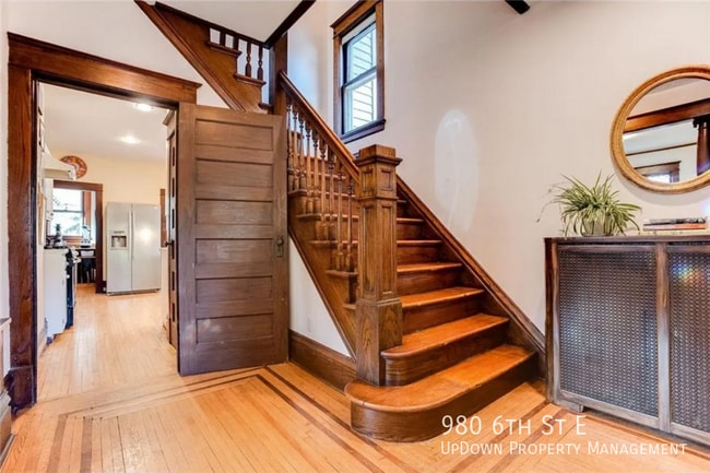 Building Photo - 980 6th St E