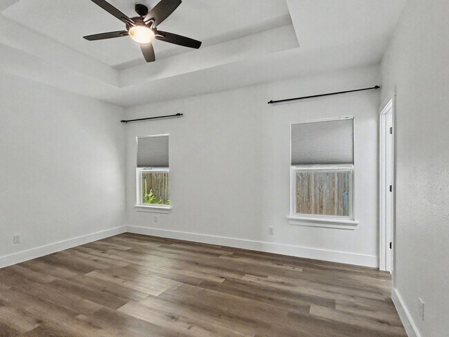 Building Photo - Modern 3-Bedroom Home Near Downtown