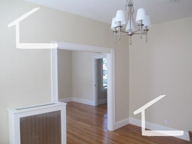 Foto del edificio - Parking Included, In-Unit Washer and Dryer, Stainless Steel Appliancess