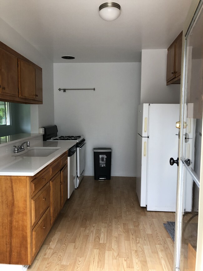Kitchen w/ D/W, stove and Ref - 1029 Palms Blvd