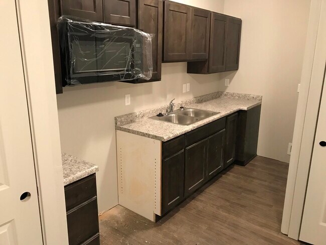 Building Photo - 5 W 800 S