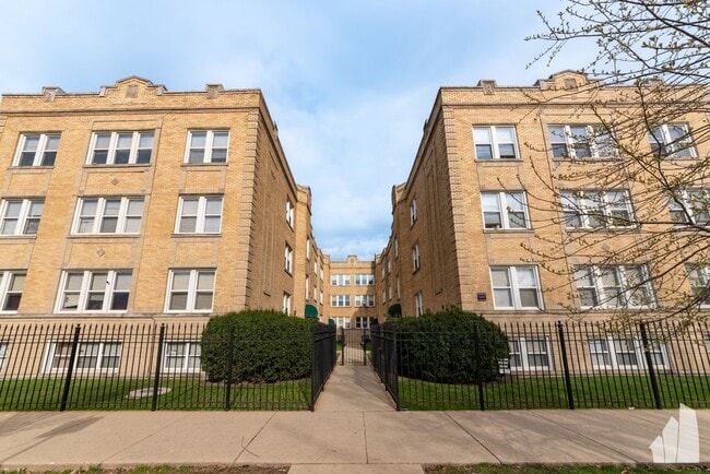Building Photo - 4043 N Mozart St