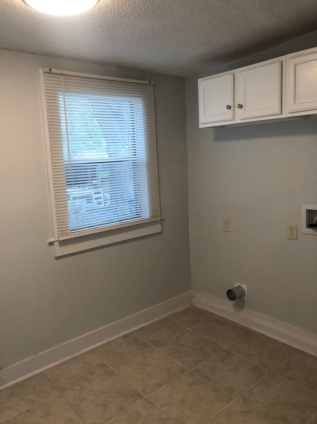 Foto del edificio - 1725 Columbia College Dr