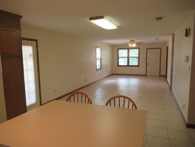 Foto del edificio - Brick Home located just outside of Hickory NC City Limits!