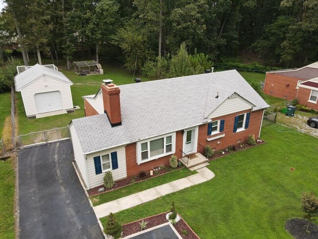 Building Photo - 1312 Blue Jay Ln