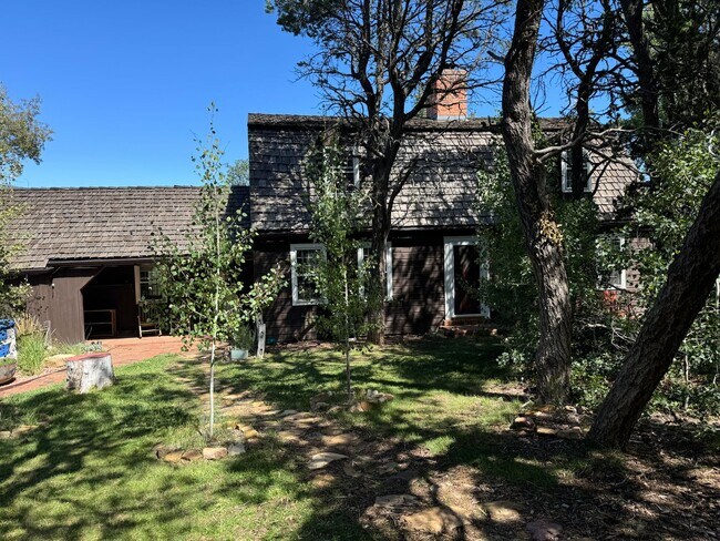 Foto del edificio - 3 Bedroom, 2.5 Bathroom Home in Cedar Crest