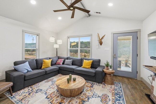 Foto del edificio - 275 Creek Ridge Trail W