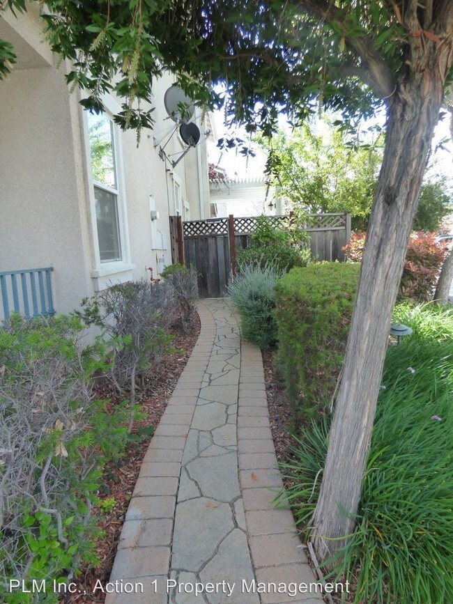 Building Photo - 1 br, 1 bath House - 1359 Whispering Oaks Way
