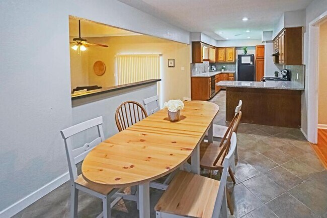 Foto del edificio - 617 S Fielder Rd