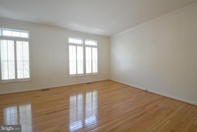 Building Photo - 5080 Grimm Dr