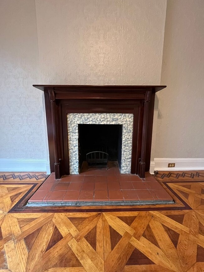 Photo - 212 W Lee St Apartment