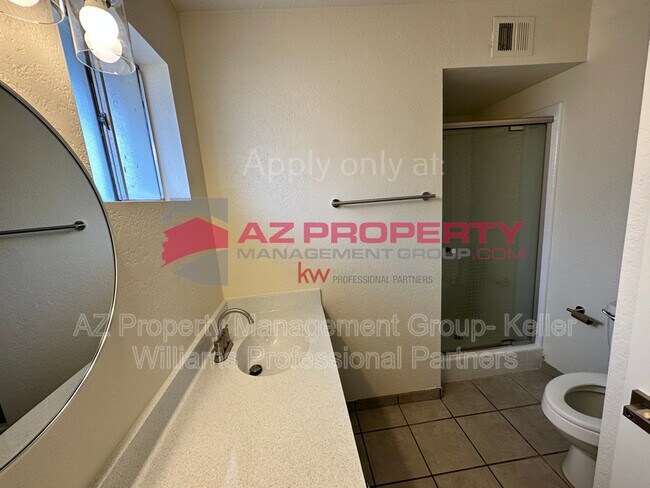 Foto del edificio - 2554 E Fox St