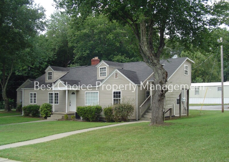 Foto principal - 104 Mallard Creek Ct