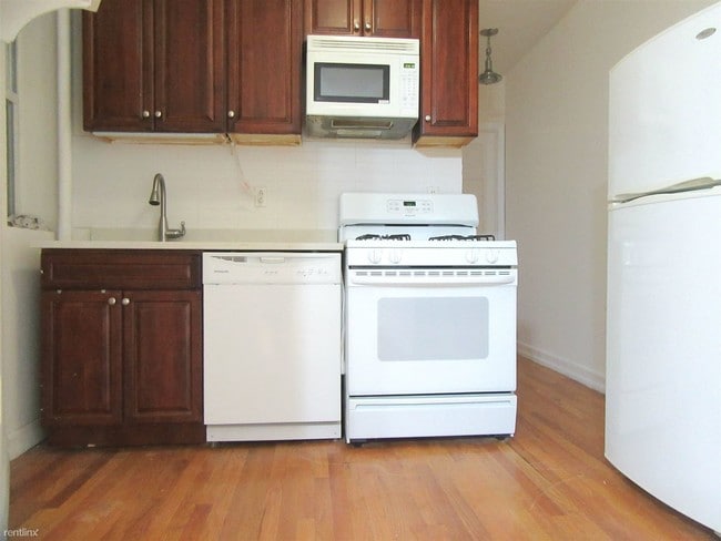 Building Photo - 368 Baltic St