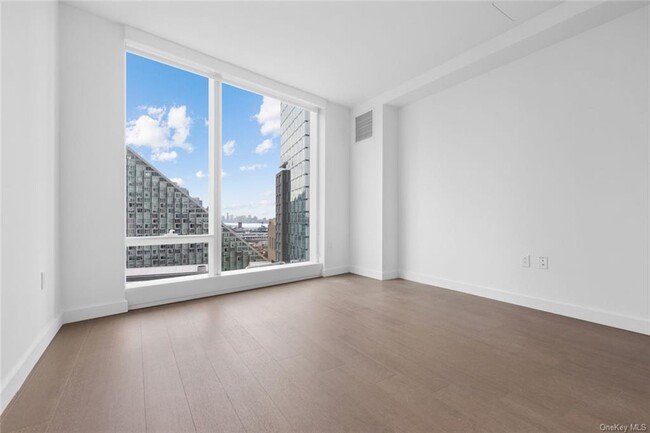 Building Photo - 30 Riverside Blvd