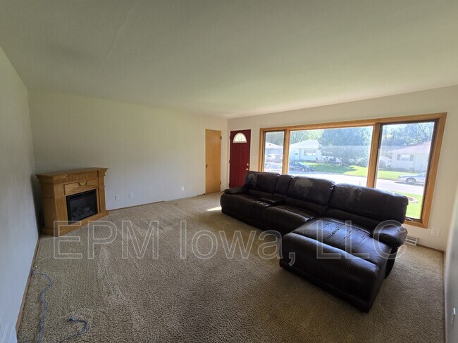 Building Photo - 2514 Saratoga Dr