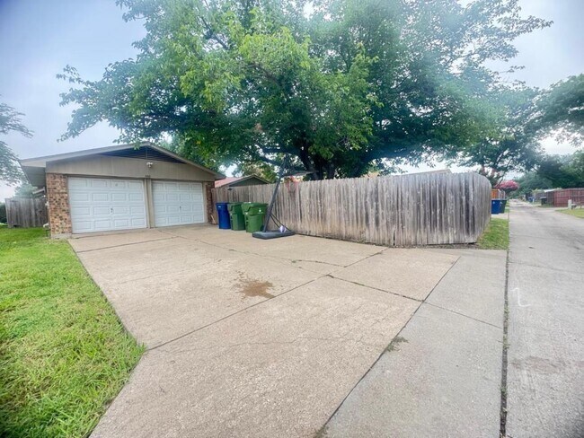 Photo - 606 Grinnell Dr House