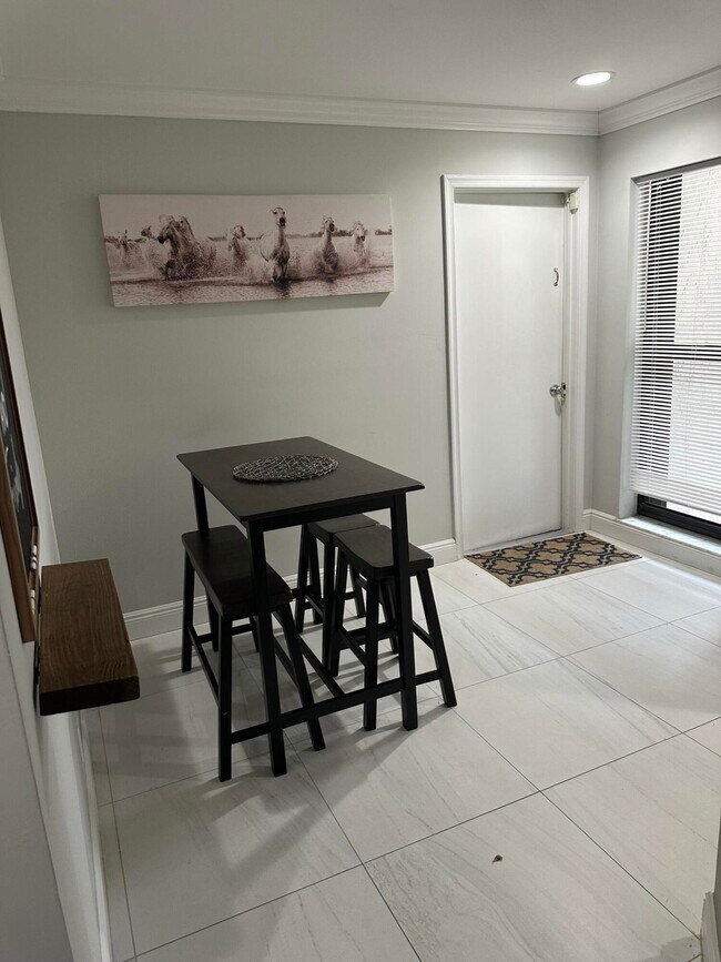 Foto del edificio - 12725 Shoreline Dr