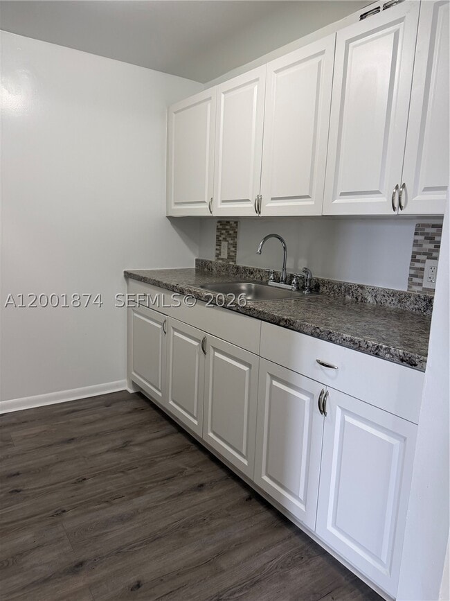Building Photo - 800 SW 131st Ave