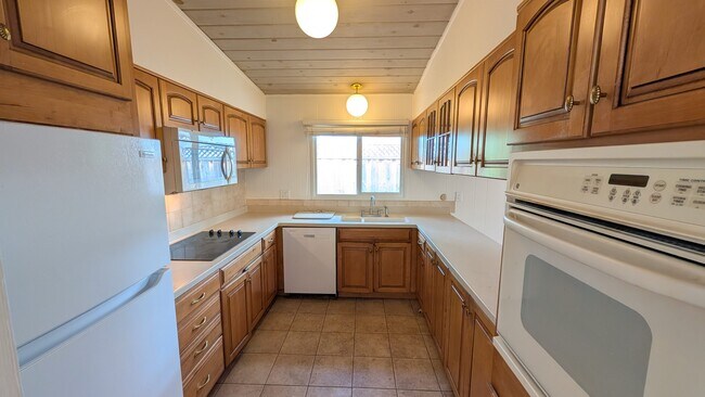 Foto del edificio - 1076 Oaktree Dr