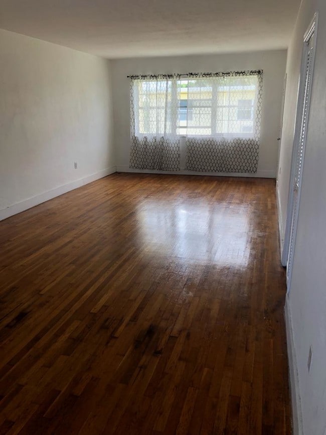 Building Photo - 160 S Shore Dr