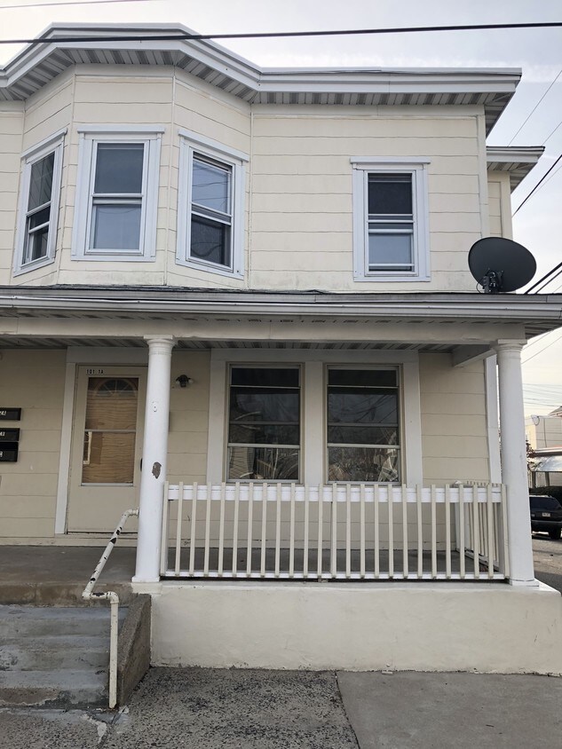 Primary Photo - 101 White Ave