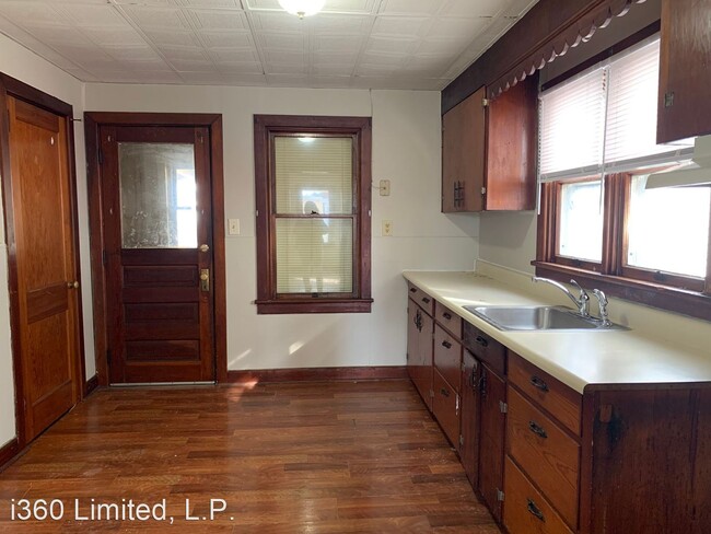 Building Photo - 3 br, 1 bath House - 79 S Federal St