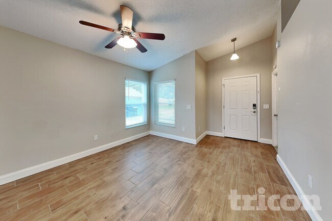 Foto del edificio - 310 Diamond Ridge Blvd