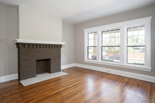 Foto del edificio - 825 Forest Ave