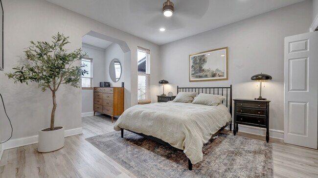 Foto del edificio - 1347 Parkwood Pl NW