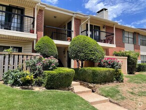 Building Photo - 4400 Hemingway Dr