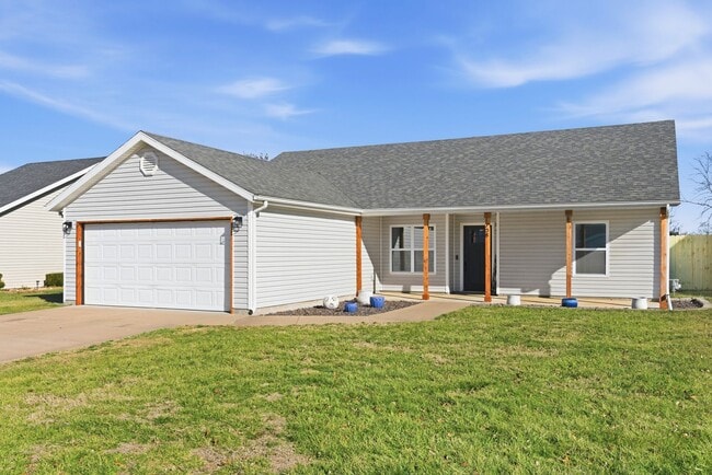 Building Photo - 3 Bedroom | 2 Bathroom | 2 Car Garage | Nixa Schools| Fireplace | Fenced yard | Solar Panels!
