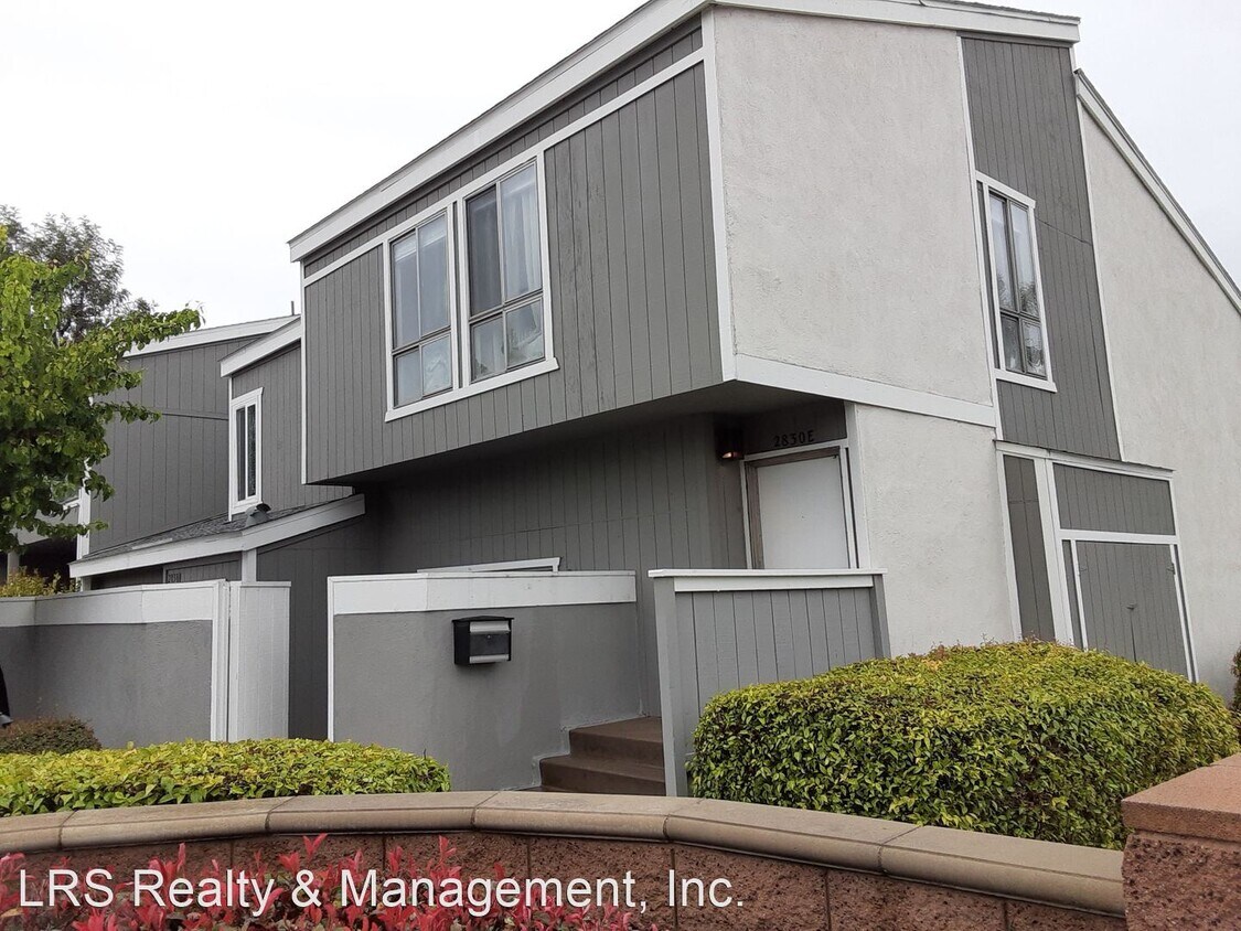 Primary Photo - 2830 W Segerstrom Ave