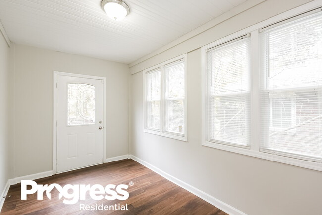 Building Photo - 1461 Centra Villa Dr SW