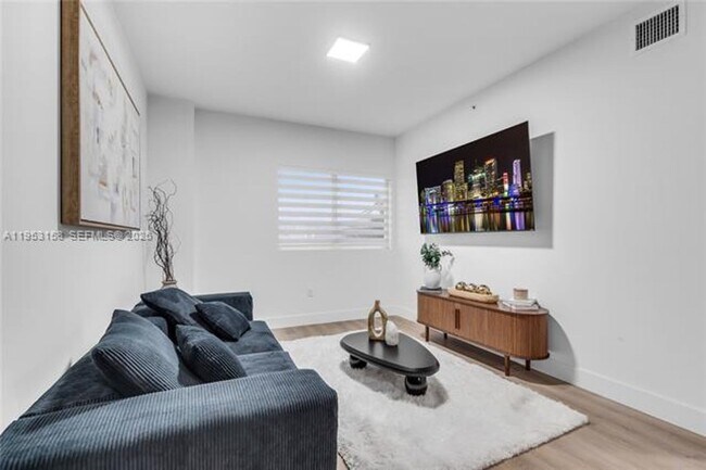 Foto del edificio - 3728 NW 19th Ave