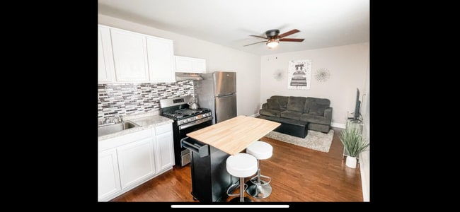 Building Photo - 2033 Mistral Pl