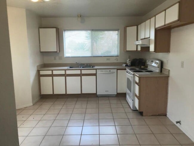 Building Photo - 3125 Chama Meadows Dr NE