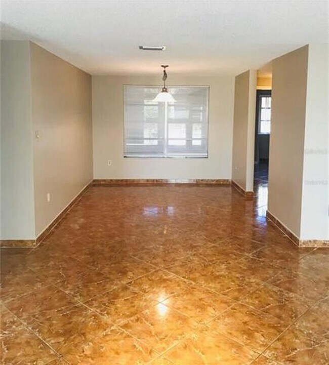 Foto del edificio - 10327 Oleander Dr