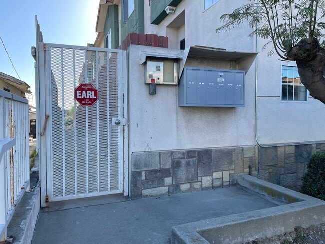 Building Photo - 3bed/3bath Townhouse in San Gabriel - InveServe Corp